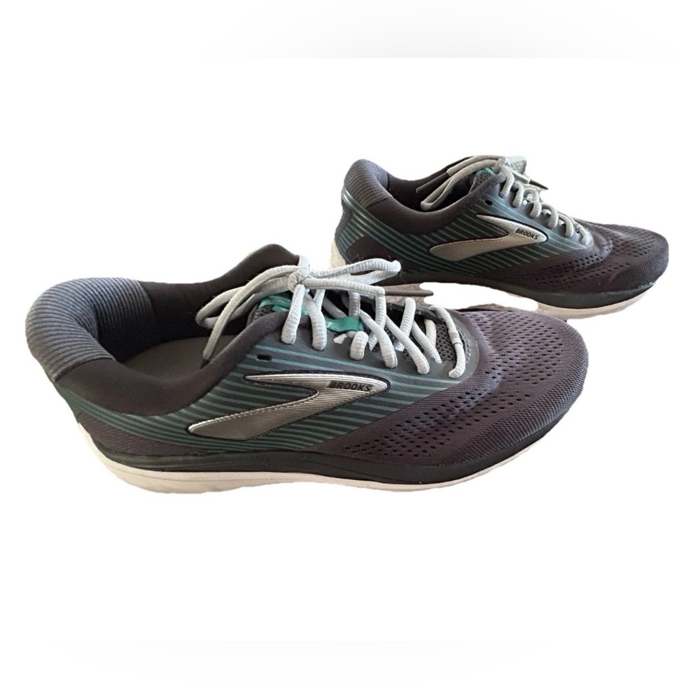 Brooks Women’s Addiction 14 Running Shoes, Gray & Green Trim, Size 10.5 Medium